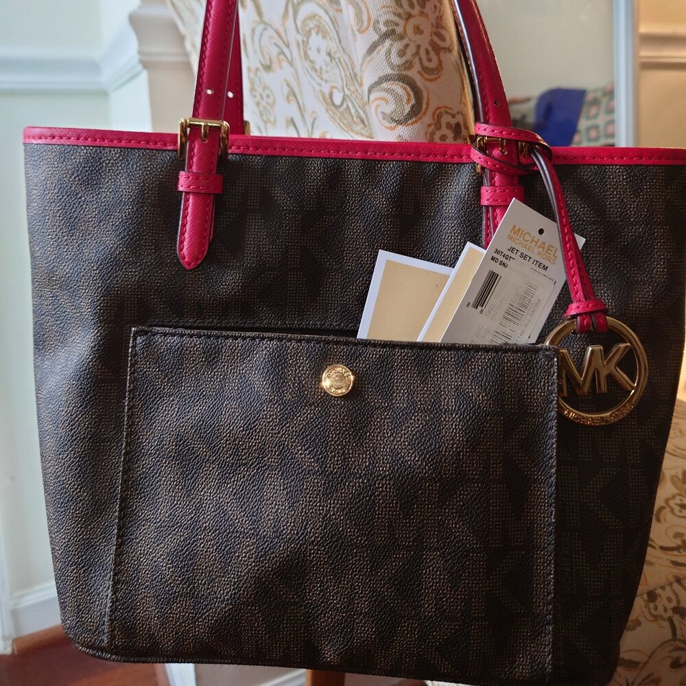 Michael Kors Jet Set Medium Snap Pocket Tote